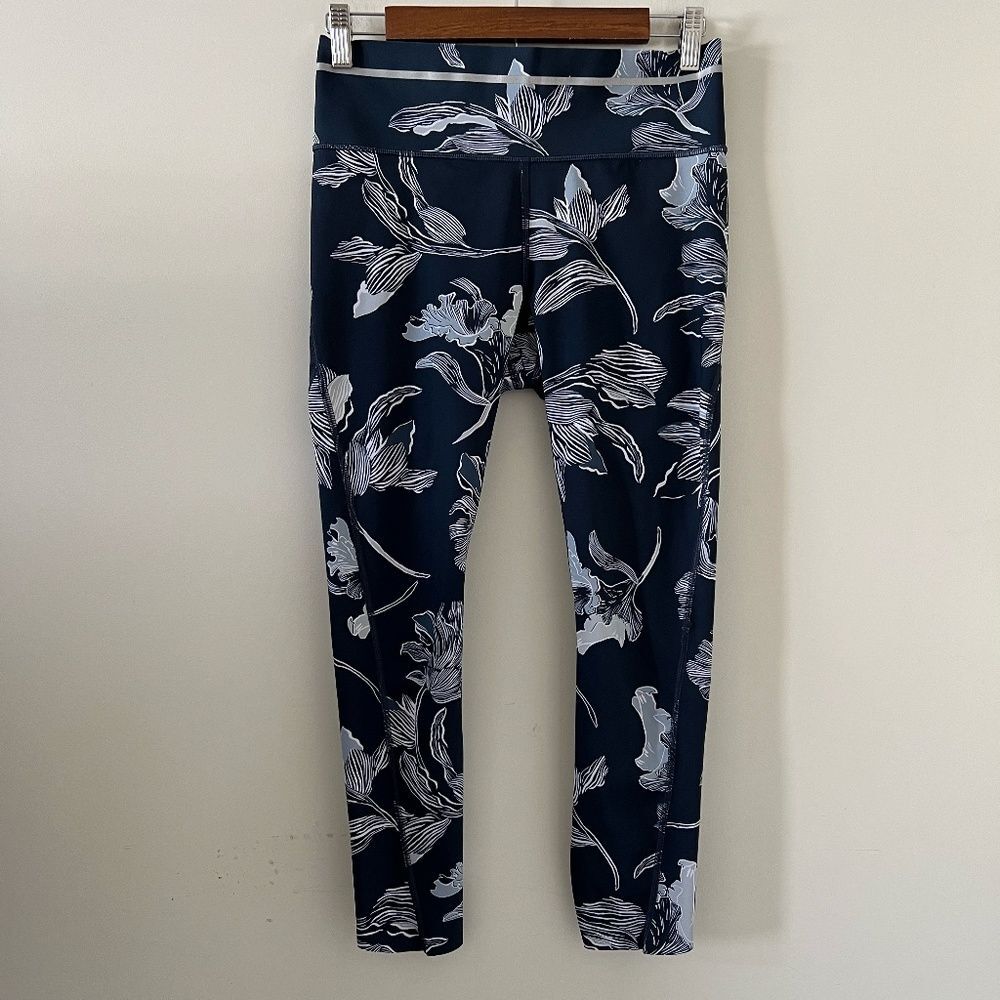 Athleta Navy Blue Floral Sonic Capri Leggings Size Small Tall/ST